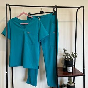 FIGS Teal Scrub Set